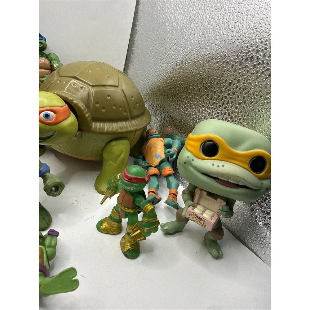 LOT 19 TEENAGE‎ MUTANT NINJA TURTLES ACTION FIGURES
